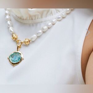 BEE Venetian glass necklace on pearl